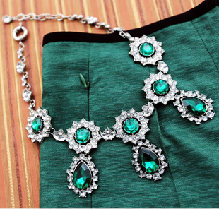 AnnaDelloRusso ADR ladies temperament glass Emerald dinner gems rhinestones necklace-the company