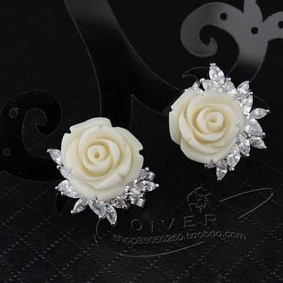 Exclusive proud snow silver female carved coral Bell earrings stud earring-Taobao