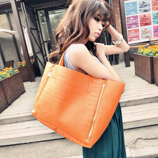 Found on sale at a loss the European and American fashion wild crocodile pattern hand shoulder handbags bags B1372[2 bag-mail]-Taobao